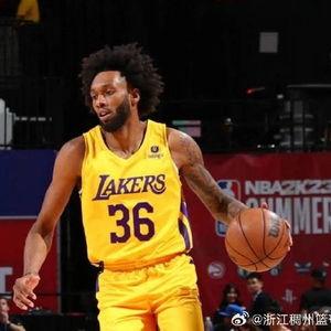 篮球球员巴斯,球场上的钢铁战士